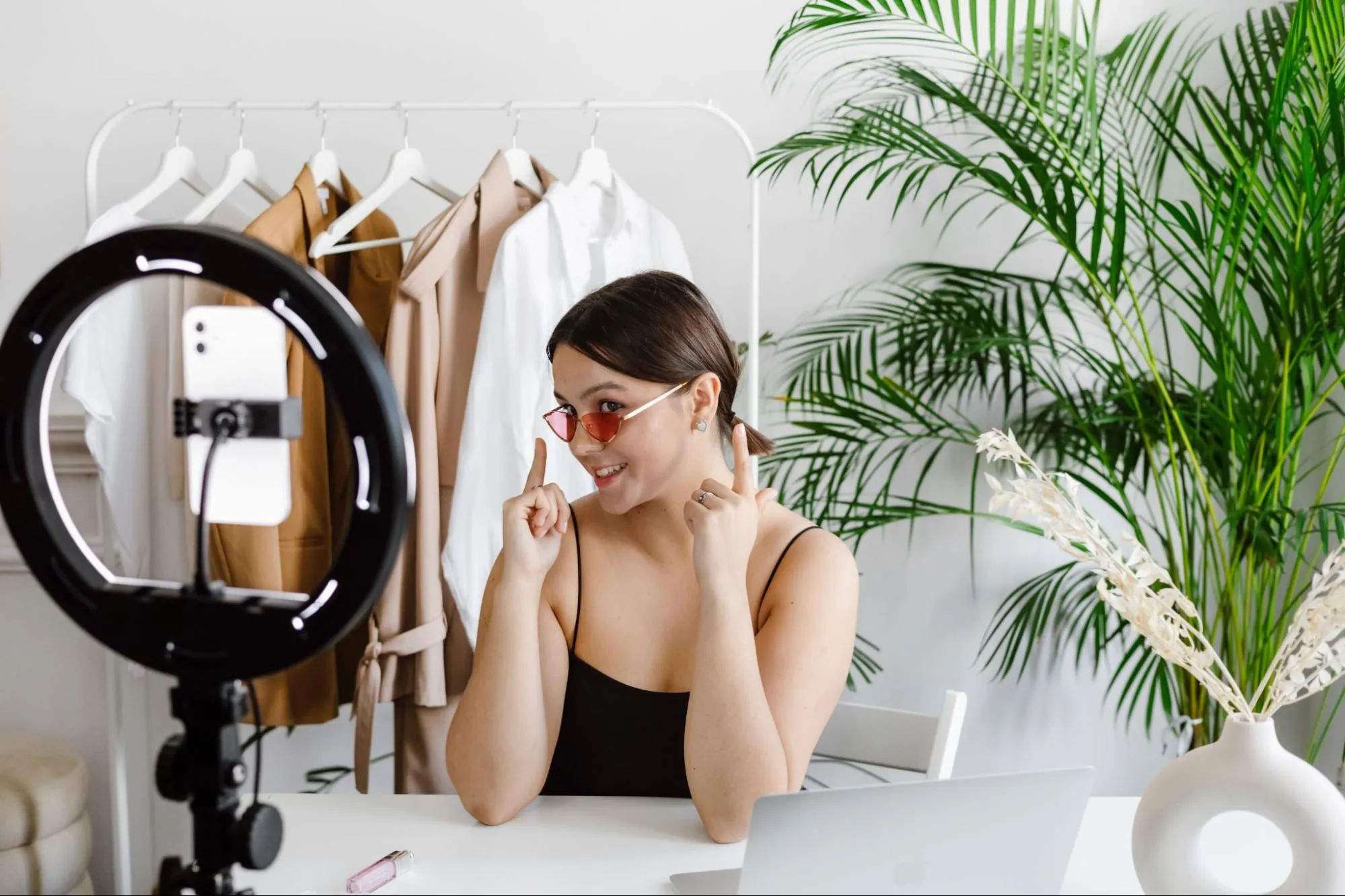 Is Blogging or Vlogging More Effective?